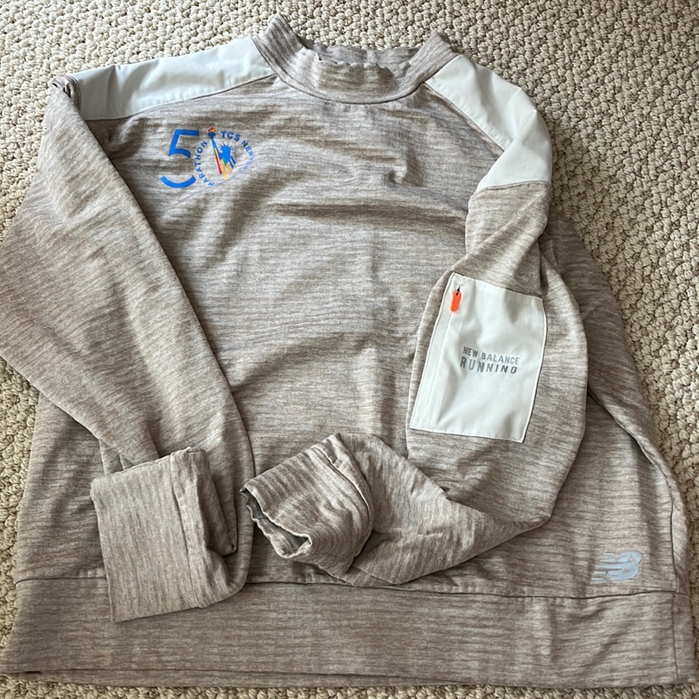 Crop top short fitting pullover new balance New York City marathon size large
